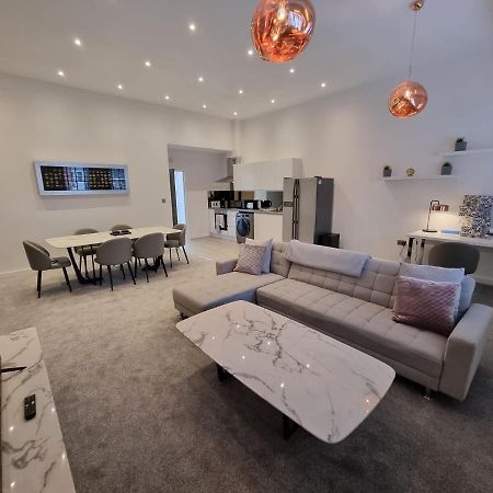 Stunning 1 Bed Apt Minutes From Bham City Centre! バーミンガム エクステリア 写真